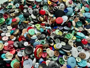 Buttons 1KG Mixed Button Wholesale Assorted Blue Black Pink Brown White Green Y - Picture 1 of 16