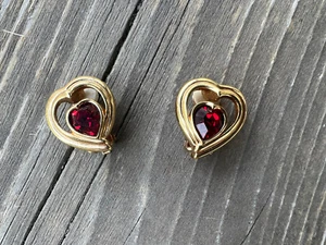 Swarovski Goldtone Crystal Faceted Red Heart Clip On Earrings - Picture 1 of 8