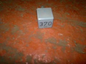 Audi - relay 370 - part number 8D0 951 263 - Bild 1 von 1