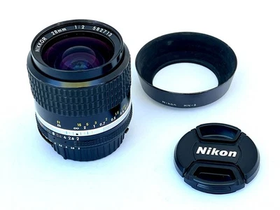 Lente Nikon NIKKOR 28 mm f/2,0 AI-S con chip CPU Foto 1 de 3