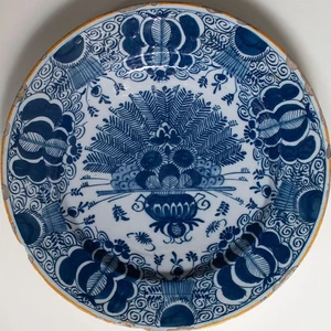 De Klaauw Teller Tulpendekor Pfau gemarkt glasierte Keramik Fayence um 1800 - Bild 1 von 5