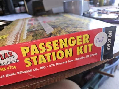 ATLAS PASSENGER STATION KIT, NEW UNASSEMBLED, HO SCALE, SEE PHOTOS FOR DETAILS - Image 1 of 4