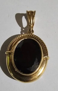 Gold Pendent with garnet set in 9 ct yellow gold - Picture 1 of 6