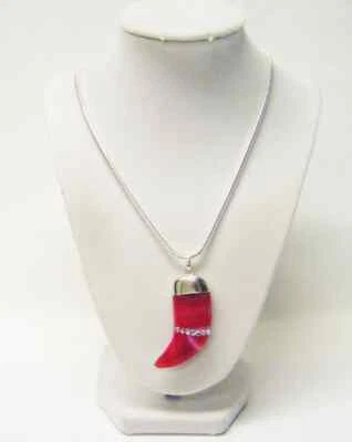 Collar colgante de cuerno de ágata roja con diamantes de imitación Foto 1 de 4