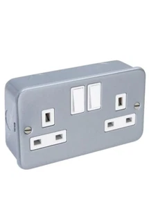 METAL CLAD 13 Amp Double 2 Gang Switched Socket Twin Electrical Wall Plug Socket - Picture 1 of 5