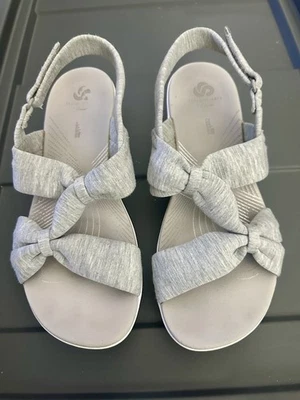 Sandalias ClarksCloudsteppers para mujer 10 M Arla Meg cuña con tiras 26161073 Foto 1 de 4