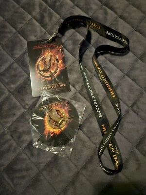 Movie Pomo Set The Hunger Games Pin & Lanyard New - Image 1 of 4