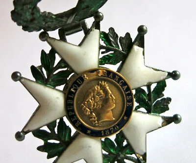 HONNEUR ET  PATRIE, légion d'honneur 1870, en argent, médaille ancienne .  - Photo 1/4