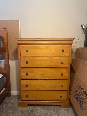 Cómoda Stanley, litera y colchones dobles Foto 1 de 4