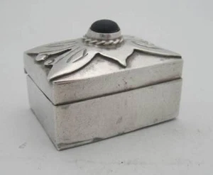 EXCELLENT, STURDY VINTAGE ESTATE TAXCO ONYX & STERLING SILVER PILL BOX - Picture 1 of 8