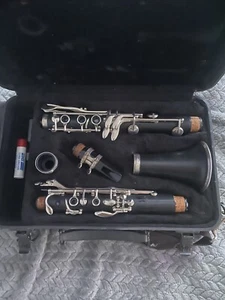 Armstrong Clarinet - Picture 1 of 4