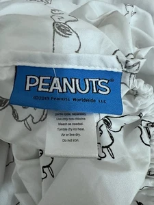 Sábana bajera blanca Berkshire Peanuts Snoopy & Woodstock 1 pieza Queen - Imagen 1 de 8
