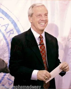 FOTO FIRMADA ROY WILLIAMS CAROLINA DEL NORTE 8X10 CON CERTIFICADO DE AUTENTICIDAD - Imagen 1 de 1
