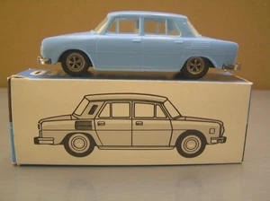 KDN Mini Auto Skoda 110 L Sedán Azul Claro Escala 1/43 Plástico Como Nuevo en Caja - Imagen 1 de 11