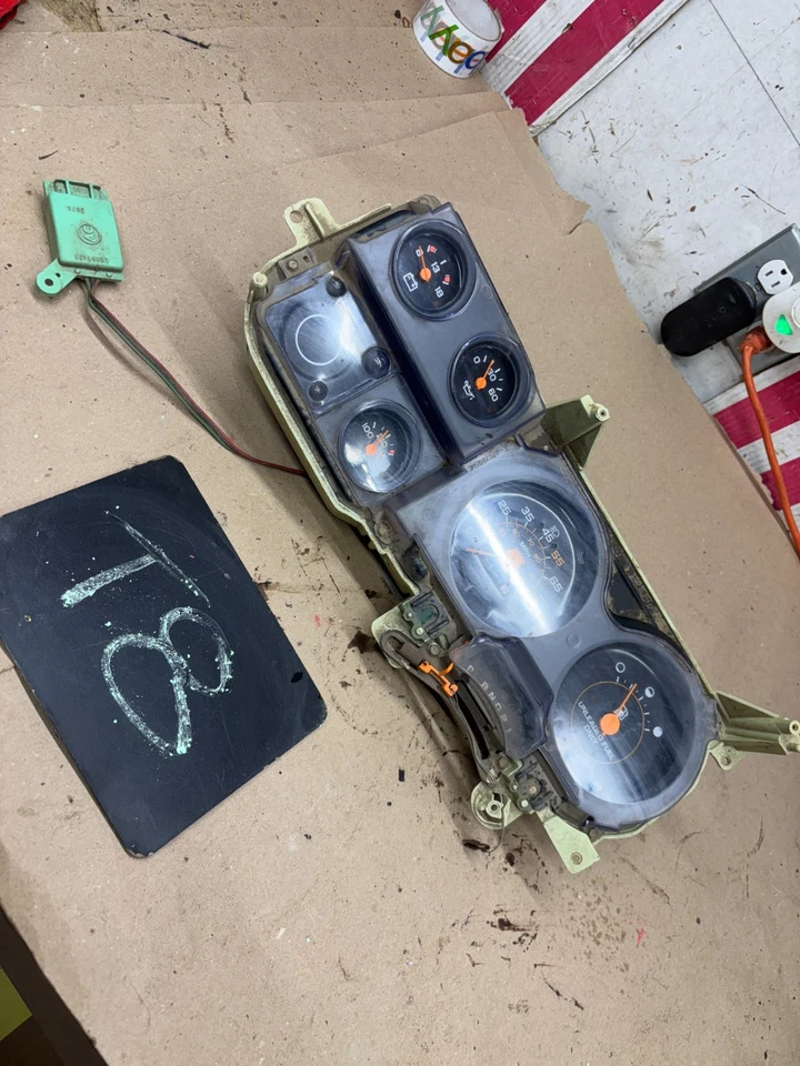 1981 年 82 1986 87 雪佛兰 Gmc K5 K10 C10 K30 C30 速度计集群 ASSY — 第 1/4 张图片