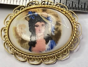Oval Woman's Picture Gold tone Brooch Pin 1.5"x 1.25" - Picture 1 of 3