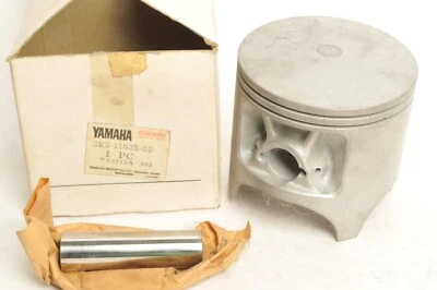 Genuine Yamaha Piston 1st O/S +0.25 YZ465 1980 with wrist pin   |  3R5-11635-00 - Image 1 of 2