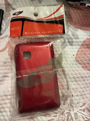 funda trasera de plástico rojo diseñada para el teléfono LG T385 Foto 1 de 2