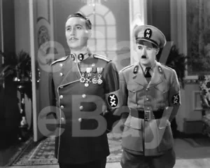 The Great Dictator (1940) Charlie Chaplin, Reginald Gardiner 10x8 Photo - Imagen 1 de 1