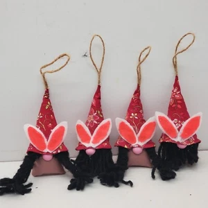 Juego de 4 adornos de gnomo de conejo de Pascua rosa - Imagen 1 de 5
