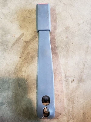 91 92 93 94 95 96 1996 Chevrolet Beretta pasajero cinturón de seguridad delantero hebilla azul Foto 1 de 4