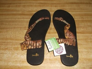 Neu Sanuk Yogamatte Sling It On Tiermotiv Sandalen Zehenschlaufe Größe 7 - Bild 1 von 4