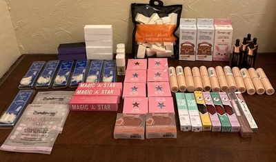 Jefree Star, Revolution Mixto Maquillaje, Paquete de Uñas a Granel 61 Piezas Rellenos de Medias Foto 1 de 4