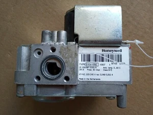 Honeywell VK4105E 1007 1 Used Gas Valve - Picture 1 of 1