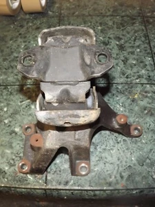 OEM 00-04 Toyota Tundra Sequoia 4.7L V8 2UZ driver side engine mount 12361-50133 - Bild 1 von 3