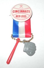 1950s Baseball Cincinnati Reds Red Legs Souvenir Crossed Bats Pin Frank Robinson
