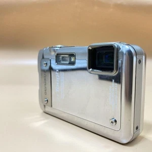 OLYMPUS μTOUGH 8010 Silver 14MP Digital Camera SD Card iPhone Transfer OK - Picture 1 of 12