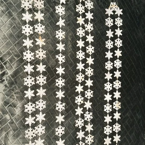 Vintage Schneeflockenkette irisierend Kunststoff - Bild 1 von 11