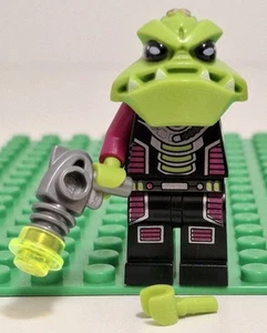 Lego Space Alien Trooper Minifigure ac003 With Blaster MISSING LEFT ARM - Picture 1 of 2