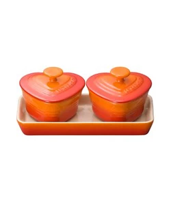 Le Creuset Petite Ramekin D'Amour Herzförmige Cocotte mit Tablett Orange 2er Set - Bild 1 von 2
