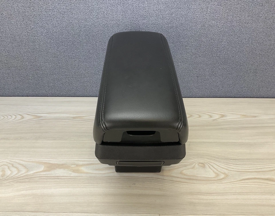 ⭐️Reposabrazos de almacenamiento para consola central trasera Chevy Volt 2011-2015. Cuero negro. OEM. Foto 1 de 4