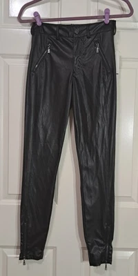 Pantalones de mezclilla ajustados de cuero sintético negros GUESS Soto con bolsillos y tobillos con cremallera 4 NUEVO Foto 1 de 4