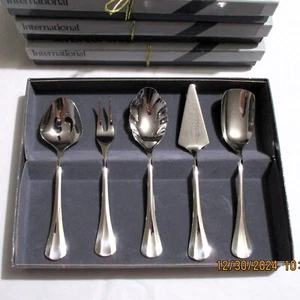 International Silver Smithfield Set Servizio Snack Hostess 5 Pezzi Inox NUOVO - Foto 1 di 11