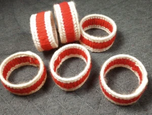 Vintage Knitted Napkin Rings Red White 6 piece - Picture 1 of 2