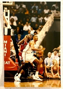 1993 Michael Jordan "Jordan’s Defensive Intensity" Type 1 Original Photo - Picture 1 of 2