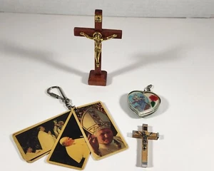 LOT OF CATHOLIC CHRISTIAN RELIGIOUS COLLECTIBLES - Picture 1 of 10