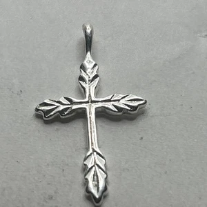 925 Sterling Silver Cross Pendant - Picture 1 of 6