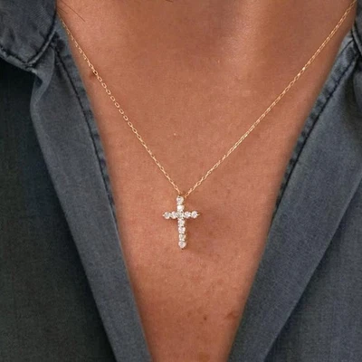 Ожерелье с подвеской в виде религиозного креста с бриллиантами круглой огранки желтое золото 14 карат выращенное в лаборатории - Изображение 1 из 4