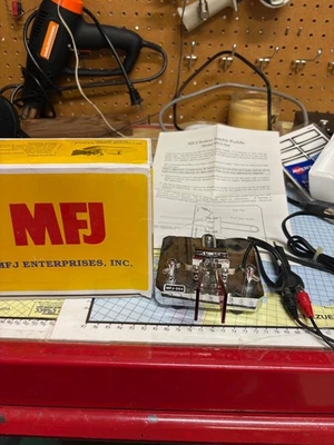 MFJ-564, PADDLE, IAMBIC DUAL PADDLE CHOME BASE SELF ADJUSTING NON-SKID &  CABLE - Image 1 of 4