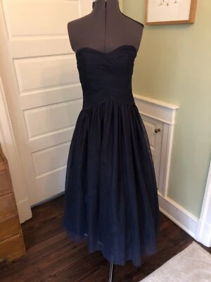 Vestido formal Monique Lhullier azul marino sin tirantes de tul MIdi graduación, damas 4 Foto 1 de 4