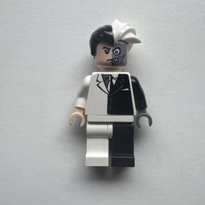 LEGO® Minifig bat004a - Two-Face Plain White Hips Batman - Picture 1 of 2
