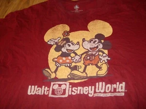 Camisa Gráfica Walt Disney Clásica Mundial Minnie Mickey Mouse Adulto XLL Burgandy - Imagen 1 de 5