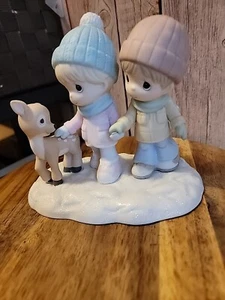 Precious Moments - A Winter Walk Is Warmer With You Love Figurine 231038 New - Picture 1 of 6