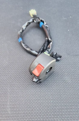 Interruptor de controles derecho Yamaha YZF R7 22-25 + INTERRUPTOR DE FRENO TRASERO FABRICANTE ORIGINAL O MILLAS 1D Foto 1 de 4