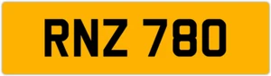 RNZ 780 R 3x3 PLACA DE NÚMERO PRIVADA SIN FECHA ROB ROY RICK RYAN RUS RUSSELL RILEY - Imagen 1 de 1