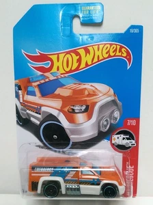 Hot Wheels Car 2016 Rescue Duty 7/10 HW Rescue Emergency Ambulance Vehicle 1:64 - Picture 1 of 6